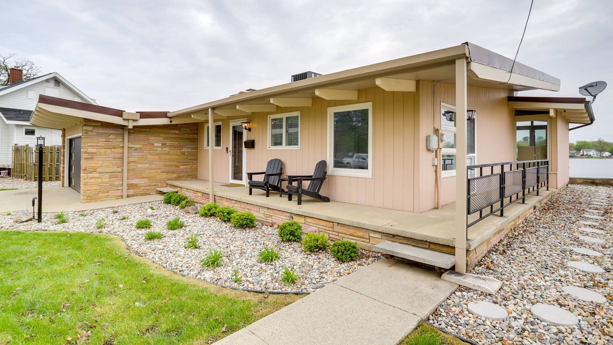Elkhart House | Riverfront Elkhart Rental: Deck & Ping Pong Table!