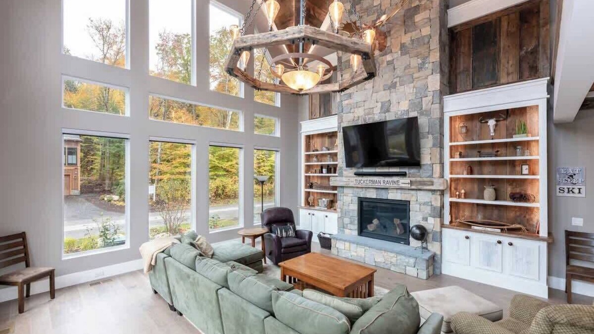 Lincoln House | Riverfront Escape in the Mountains