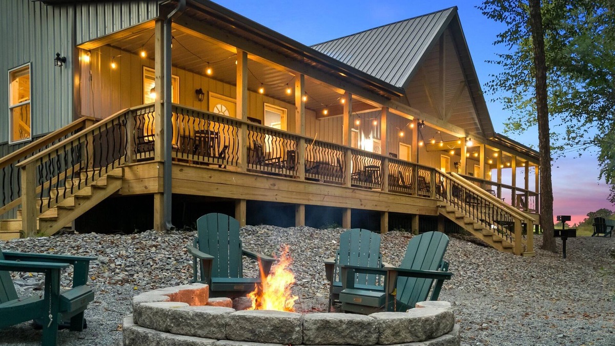 Bakerton Cabin | Riverfront~Firepit~Fishing~20 Min Lake Cumberland~Game Table