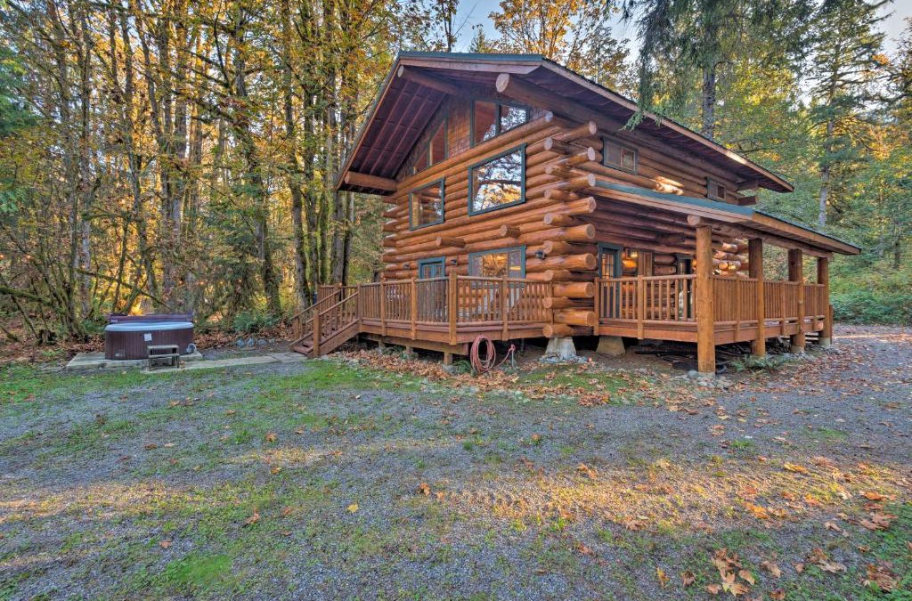 Gold Bar House | Riverfront Gold Bar Log Cabin Near Stevens Pass!