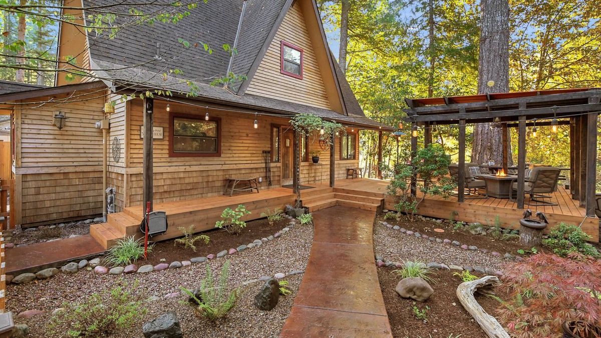 North Bend House | Riverfront Home in North Bend with Large Deck and Hot Tub. Pet-Friendly!