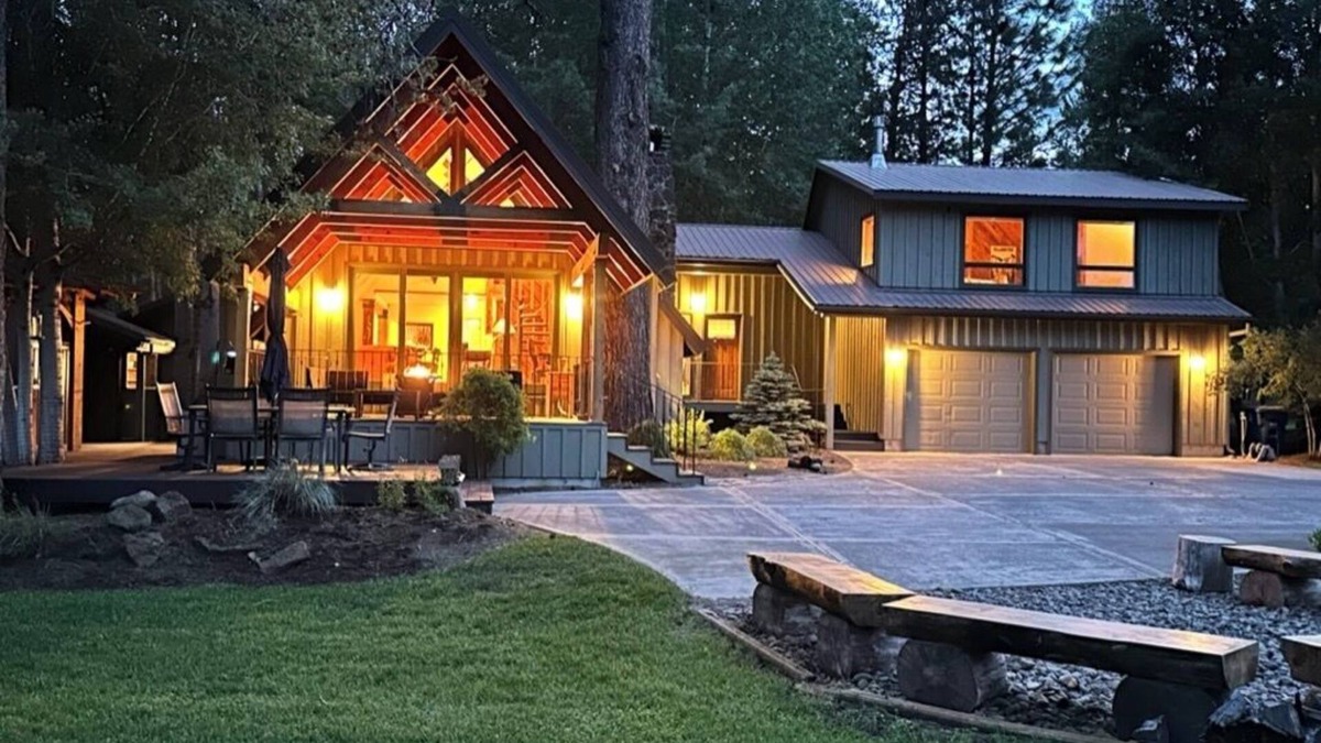 Three Rivers House | Riverfront Home near Sunriver w/hot tub and 2 firepits 5* reviews on Airbnb