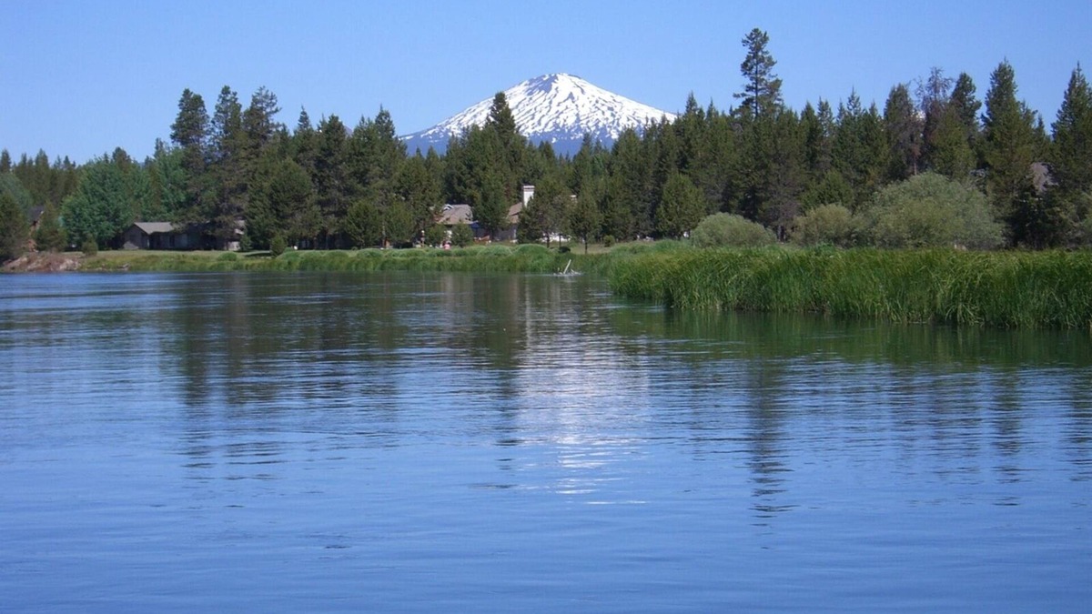 Three Rivers House | RIVERFRONT Home on the Big Deschutes, 4 miles southwest of Sunriver Resort