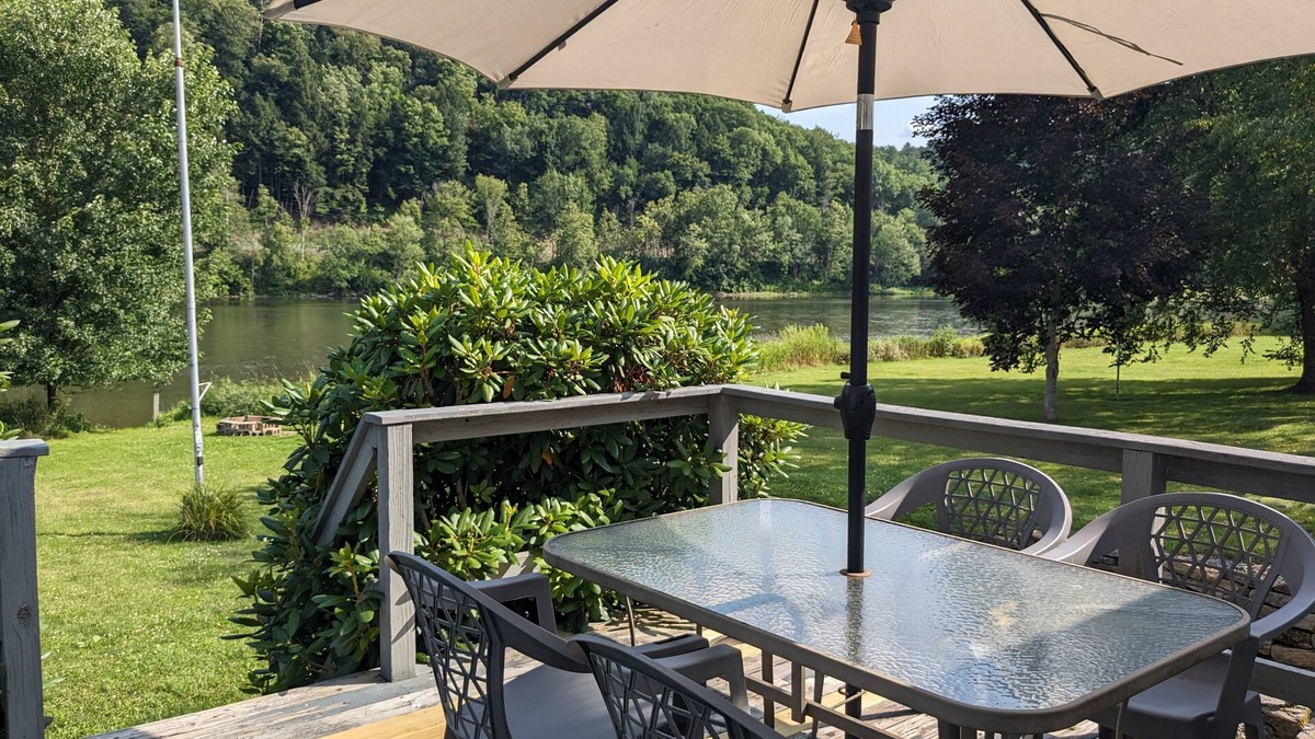 Tidioute House | Riverfront Home