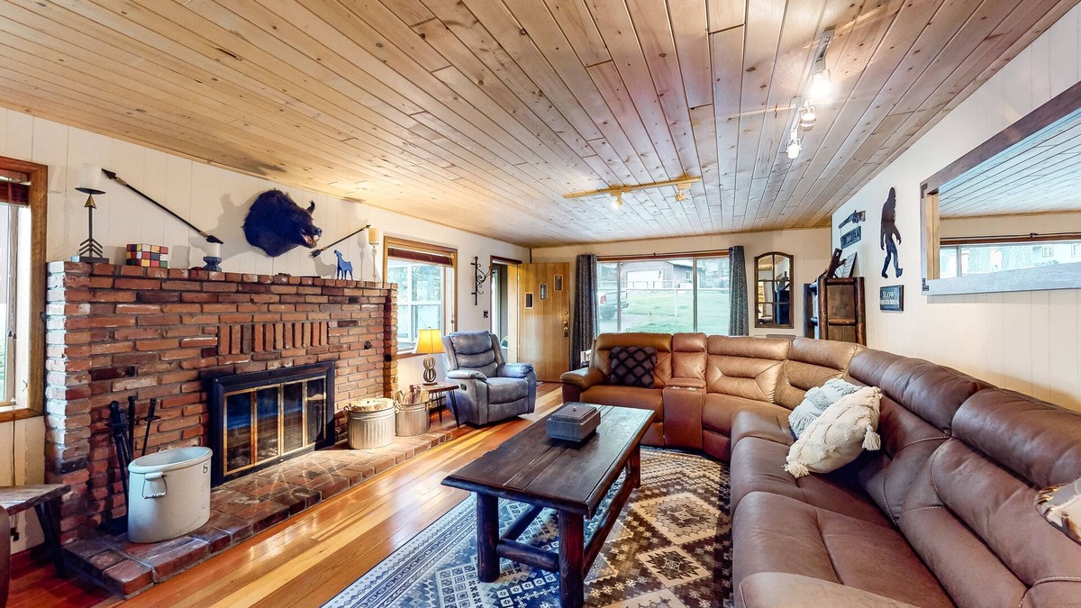 Joseph House | Riverfront Home w/Fantastic Updates, River View Deck, Fireplaces & WiFi