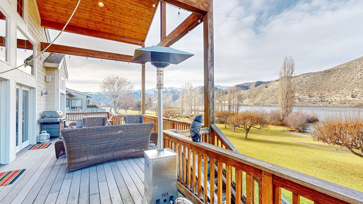 Orondo House | Riverfront home with boat launch, pool, tennis/pickle ball courts, & clubhouse
