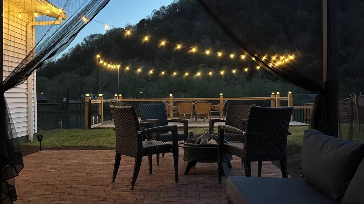 Mount Carbon House | Riverfront House, Deck Over River, Bar, Gazebo, Pets Welcome, Scenic Views, Dock