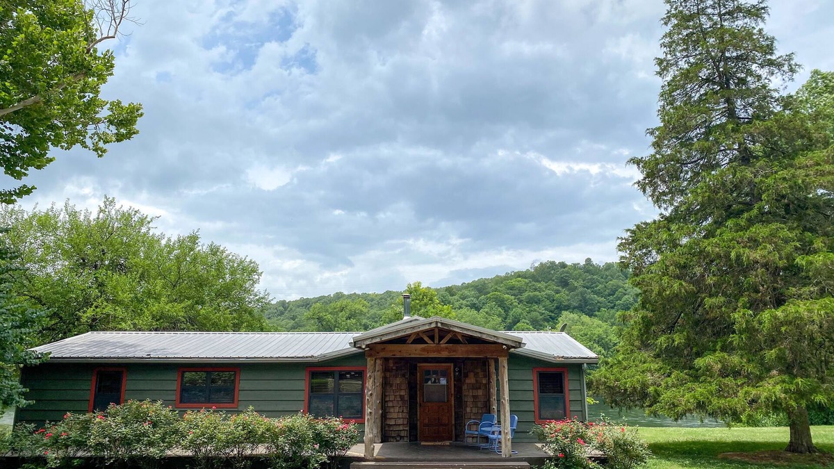 Cotter House | Riverfront House, Sleeps 10, at Wildcat Shoals Boat Ramp, Excellent Bank Fishing