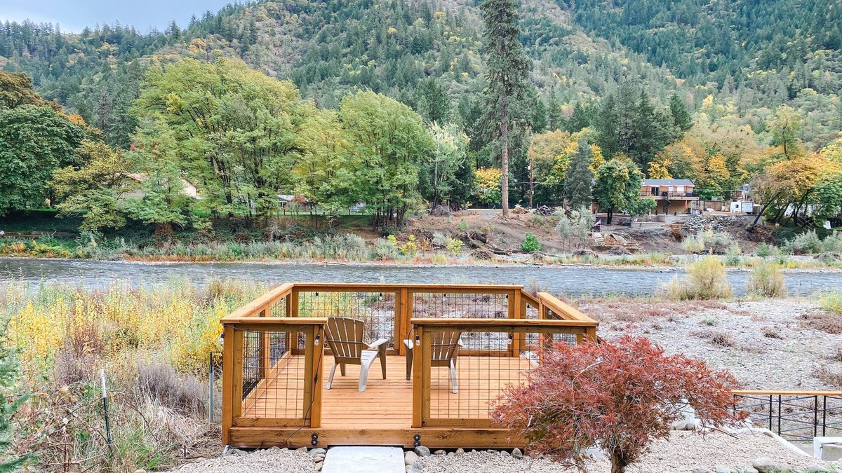 Grants Pass House | Riverfront House with hot tub, game room and more!