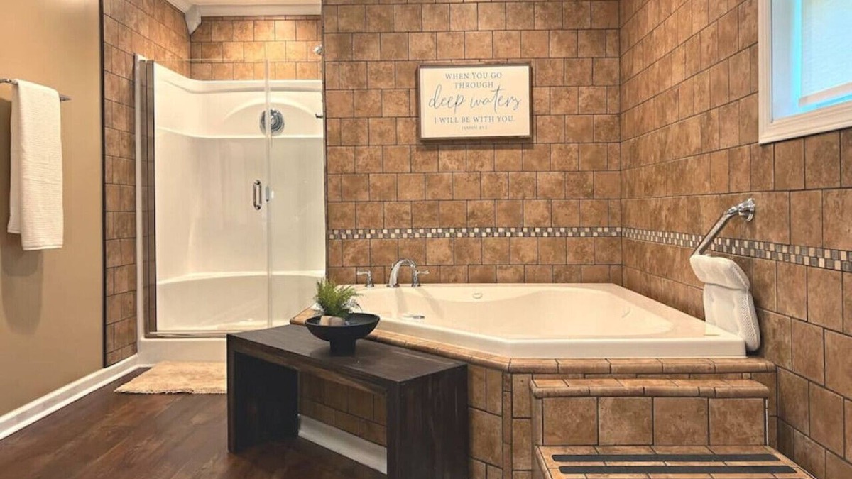 Lewistown House | Riverfront, Jacuzzi, Pellet Grill| Lazy Bass Lodge