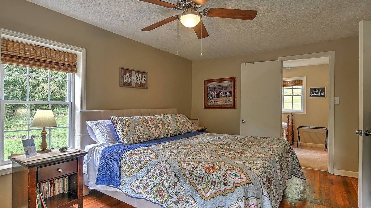 Abingdon House | Riverfront - Kayaks & Canoes - King Suite - Wi-Fi - Pet Friendly
