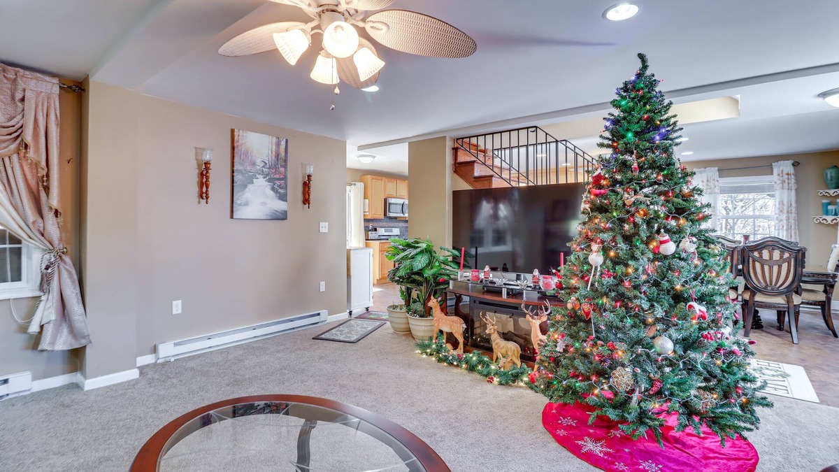 Kresgeville House | Riverfront Kresgeville Getaway Near Blue Mountain!