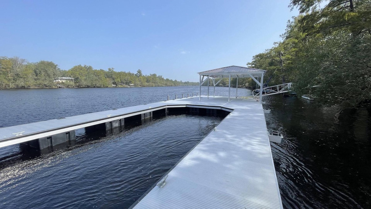 Bell House | Riverfront Lodge and Outdoor Retreat 5-bedroom on 13 acres
