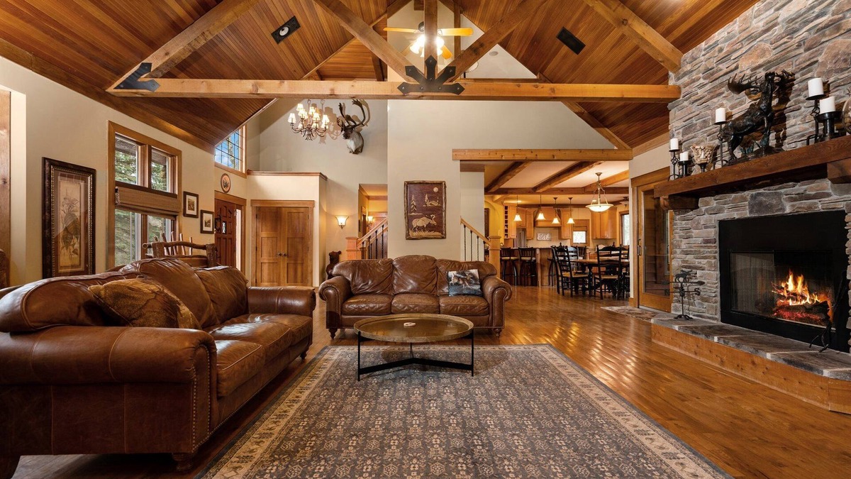 Bellaire Cabin | [Riverfront Lodge] ~ Downtown Bellaire ~ Private Dock Available ~ Walk to town!