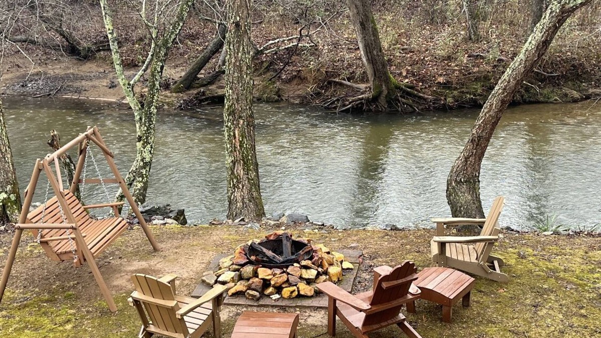 Choestoe Cabin | Riverfront Log Cabin with Hot Tub-Tubing on the River, Pet Friendly.