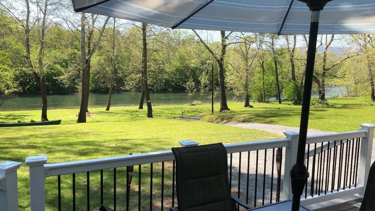 Shenandoah House | Riverfront, Luray Caverns, Massanutten-Best fishing on the Shenandoah!