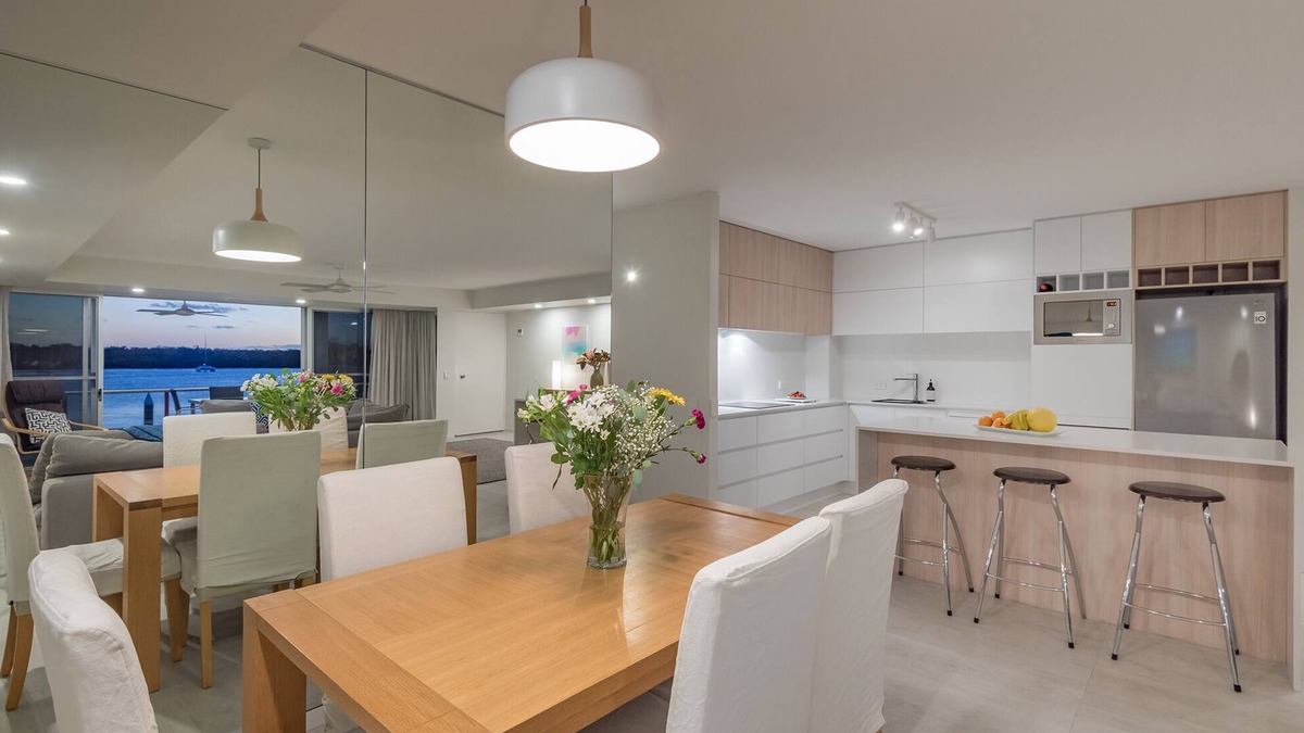 Noosaville Apartment | Riverfront Luxury on Gympie Tce free use of bikes and kayaks, Holiday Bliss!