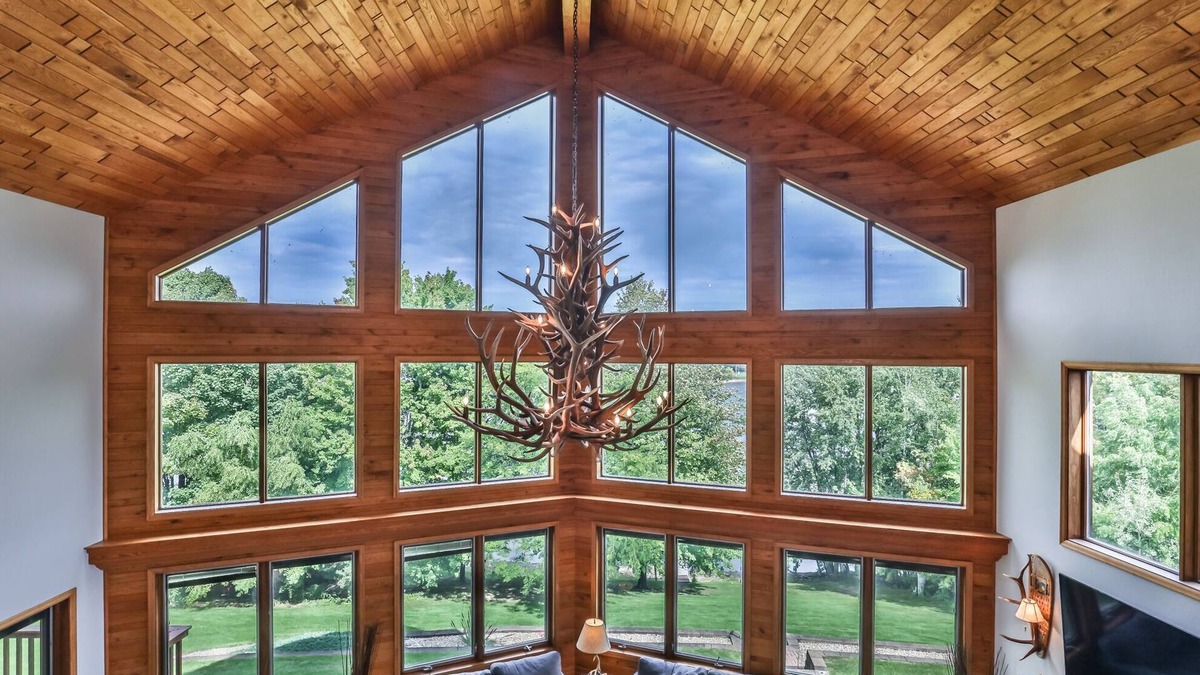 Day House | Riverfront Luxury with 5 bedrooms & Private Pool! 35 Minutes to Granite Peak!