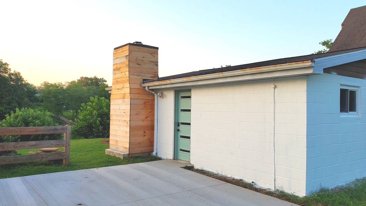 Davisville Cottage | Riverfront modern cottage on North Bend Rail Trail