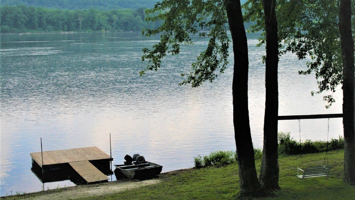 Dauphin House | Riverfront, Mountain View, Private Dock, Kayaks - Hershey, Amish, Gettysburg