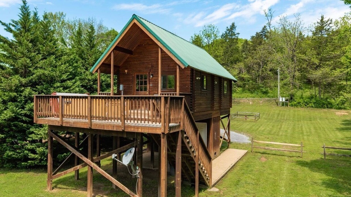 Luray Cabin | Riverfront! Mountain views 4 Miles to Luray Caverns hot tub! at Line cabin