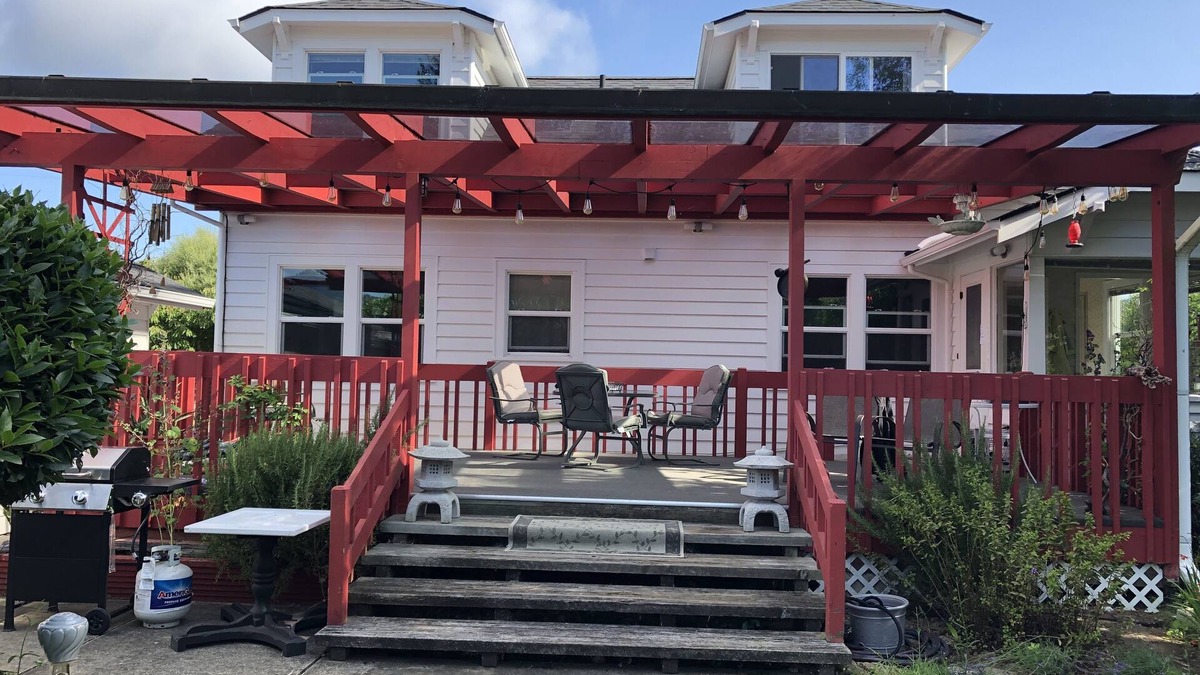 Cathlamet Cottage | Riverfront on the beautiful Columbia River