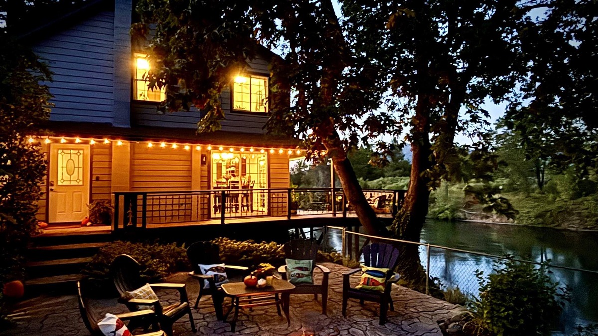 Grants Pass House | Riverfront on the Rogue! Ideal Southern Oregon location
