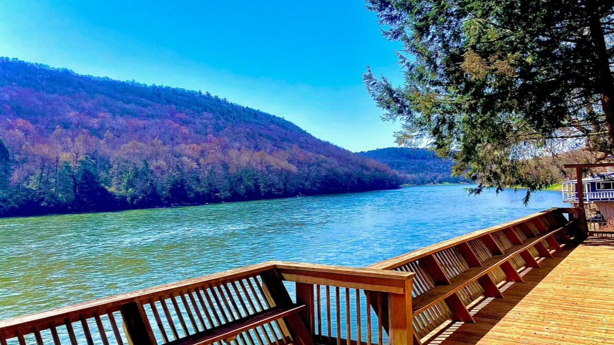 Kennerdell House | Riverfront Paradise