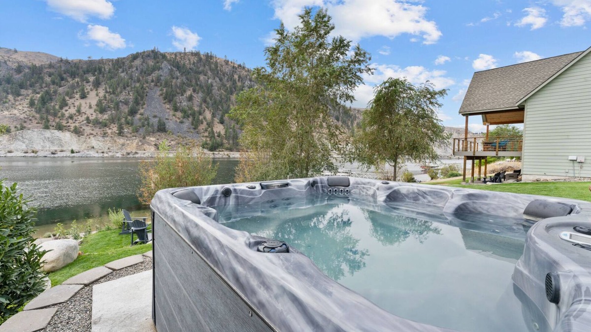 Ardenvoir Cabin | Riverfront: Private Beach, Hot Tub, Sauna, Dock & Boat Launch!