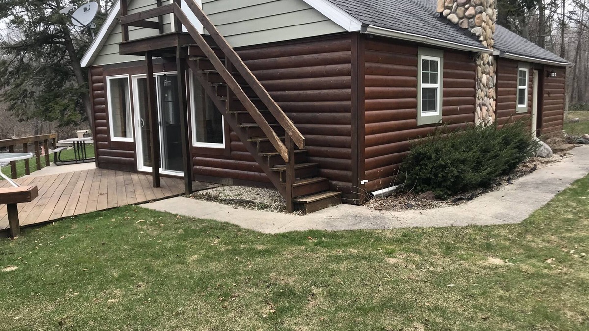 Hesperia Cabin | Riverfront Property Great for Fishing or Just Relaxing