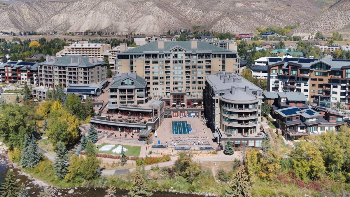 Avon Hotel | Riverfront Resort & Spa w Gondola | WR421B