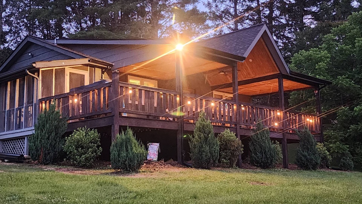 Crumpler Cottage | “Riverfront Retreat on the New – Cozy Getaway in Crumpler”