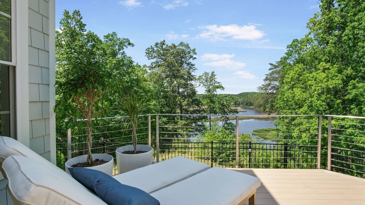 Lancaster House | Riverfront Retreat - sunset views, 2 king suites on 9+ acres, kayaks
