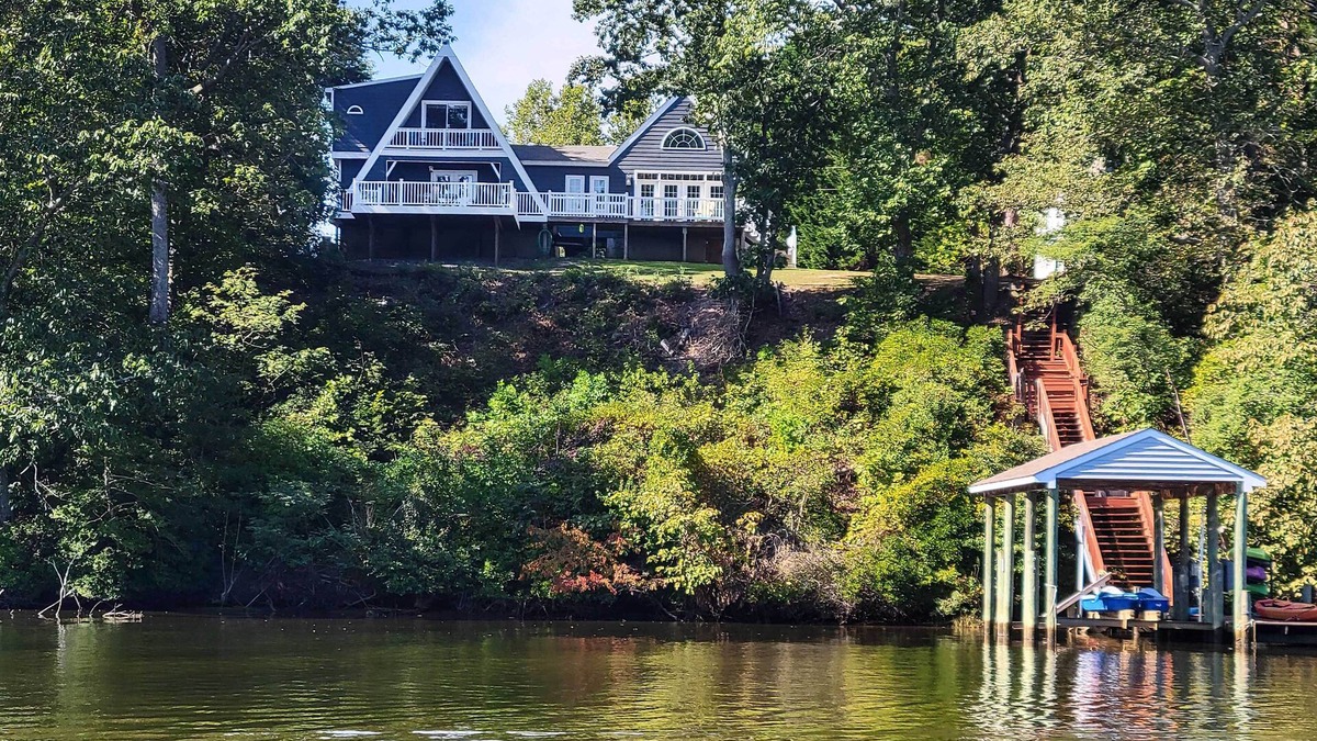 Edwardsville House | Riverfront Retreat on 4 Acres w/Private Dock