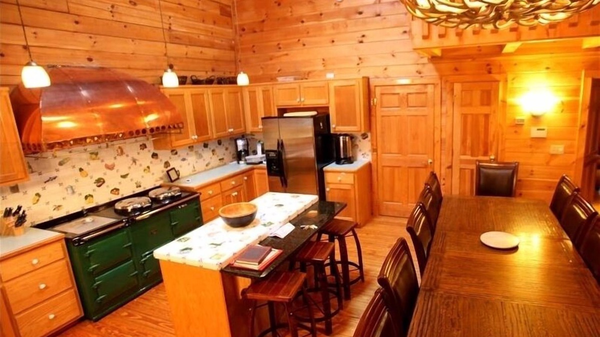 Old Fort House | Riverfront Retreat w/Amazing Views! Fishing.Hiking.Deck.Gatherings/Weddings.WiFi