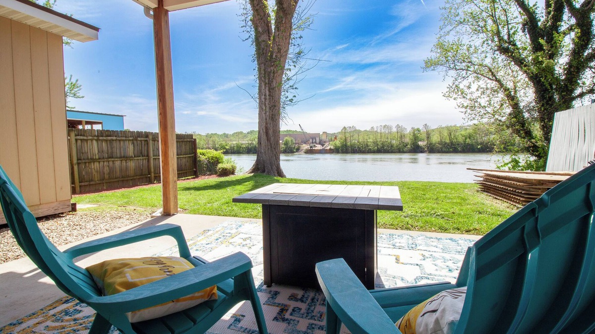 St Albans Cottage | Riverfront Retreat with Dock! Just a few minutes from the local boat ramp