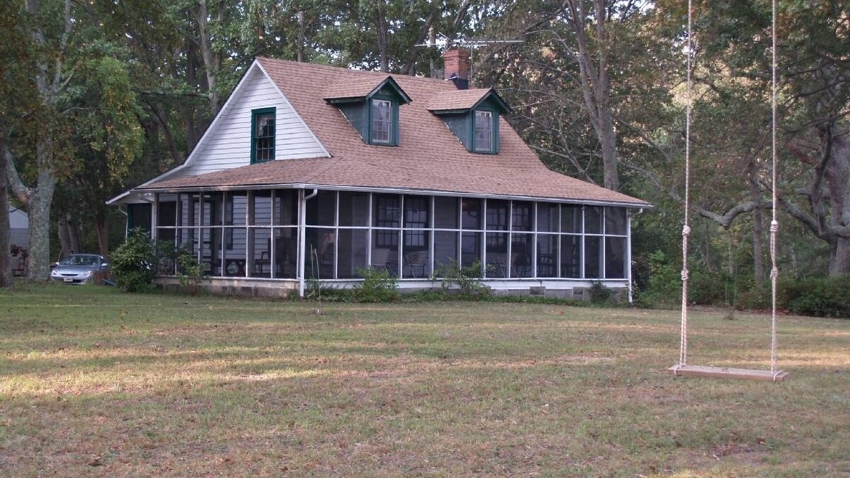 Topping Cottage | Riverfront - Rustic Cottage - 3+ acres - Wide Private Beach
