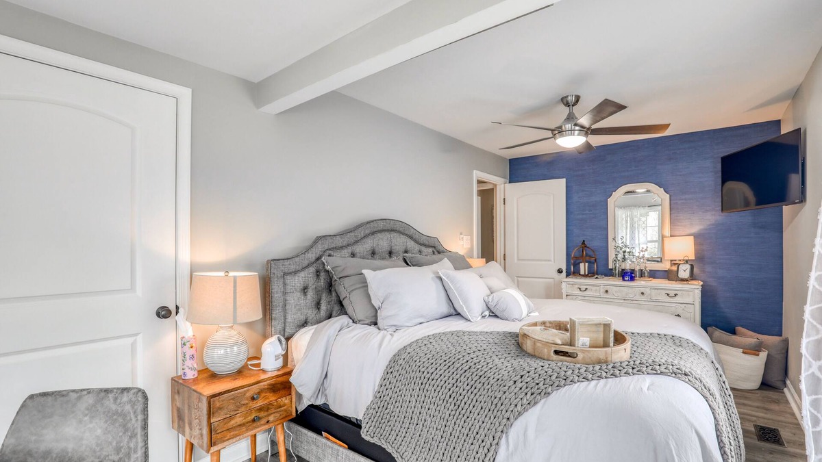 Front Royal Cottage | Riverfront! Shenandoah River! Sleeps 4! New Hot Tub