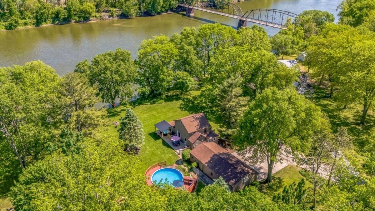 Lyndon House | Riverfront, swimming pool, hot tub, pickleball court, basketball, billiard