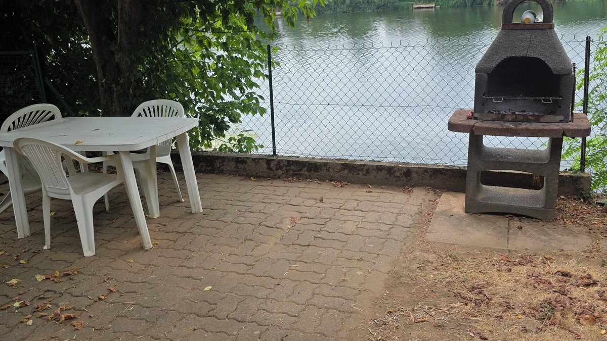Clairac Bed & Breakfast | Riverfront t3 with garden