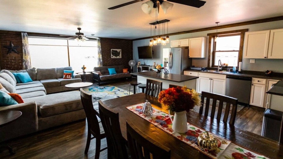 Ohiopyle House | Riverfront Trailside Hotel Minutes to Fallingwater 3Bdrm/2 Bath Suite