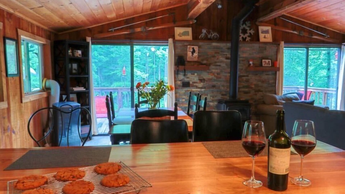 Intervale House | Riverfront vacation, Deck Views and Privacy ! 3 bdrm Riverfront, Pet Friendly!