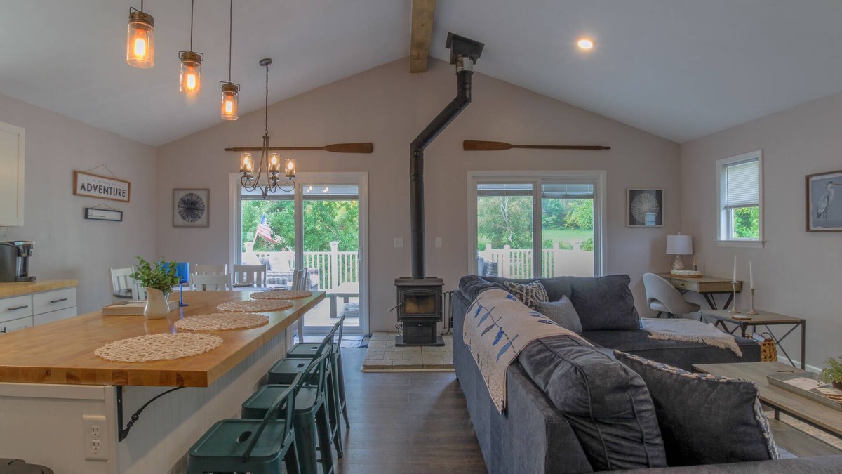 Bartlett House | Riverfront Vacation Home in Southeast Ohio ~ Big Bottom Boathouse
