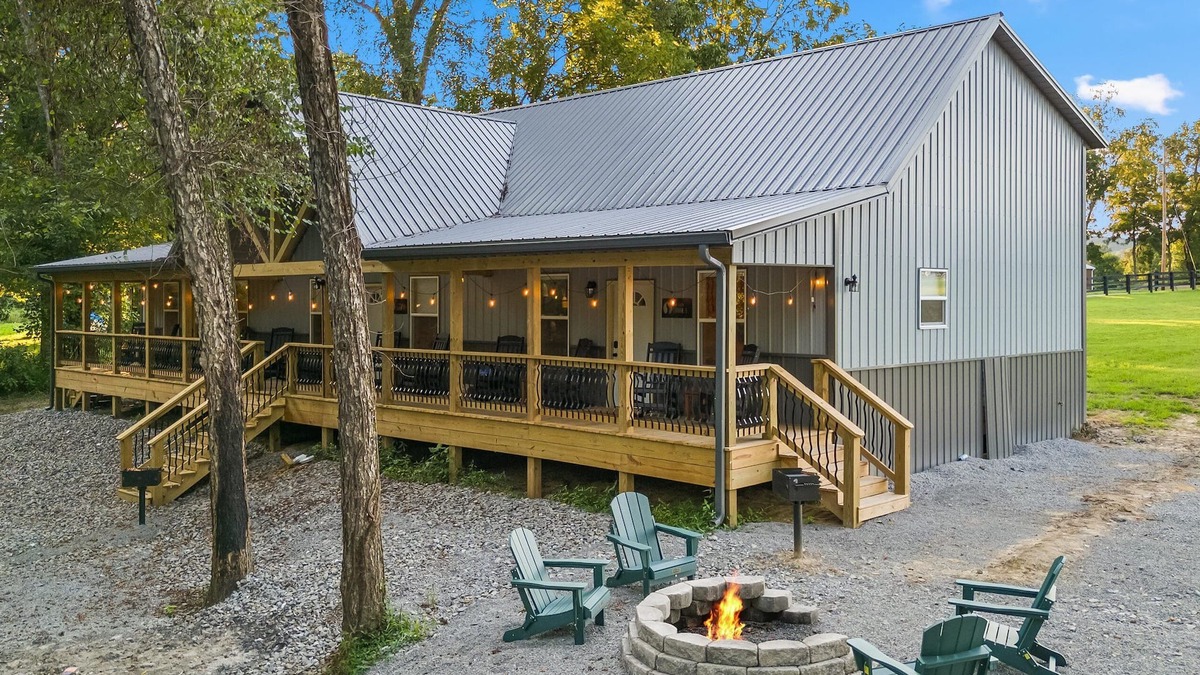 Bakerton Cabin | Riverfront View~Boat Ramp~Foosball~Family Friendly Cabin~20 Min Lake Cumberland