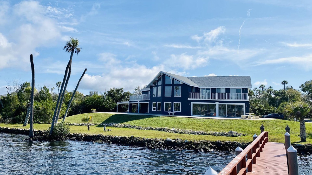 Homosassa House | Riverfront views. Sleeps 12 with private dock.