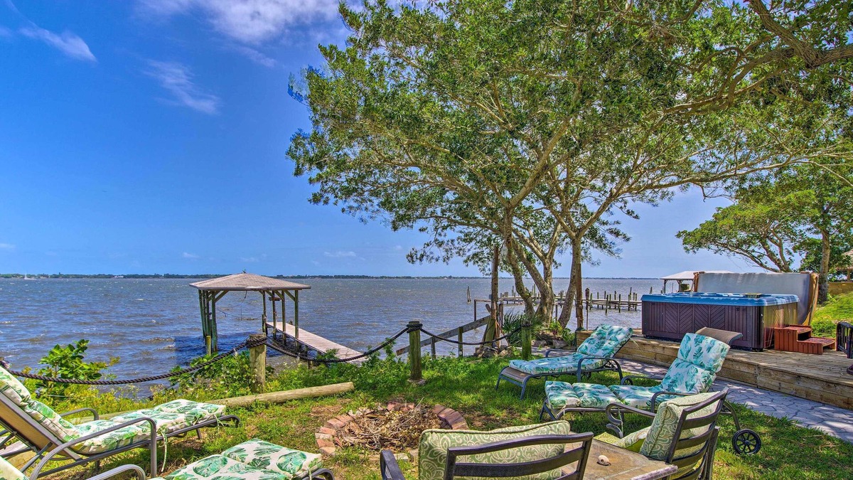 Tropic Villa | Riverfront Villa with Hot Tub & Fire Pit Access