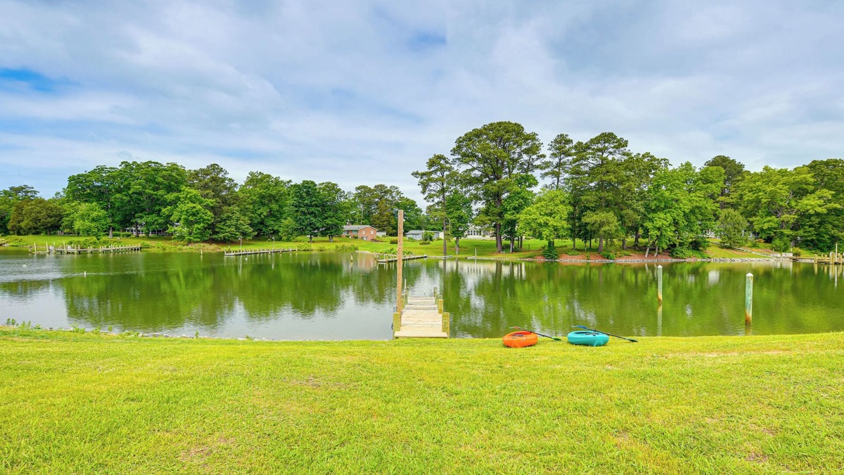 Weems House | Riverfront Virginia Home - Dock, Fire Pit & Kayaks