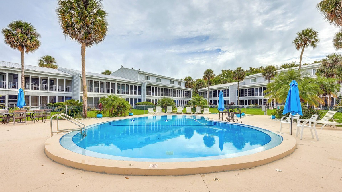 Welaka Condo | Riverfront Weleka Condo w/Dock & Pool Access
