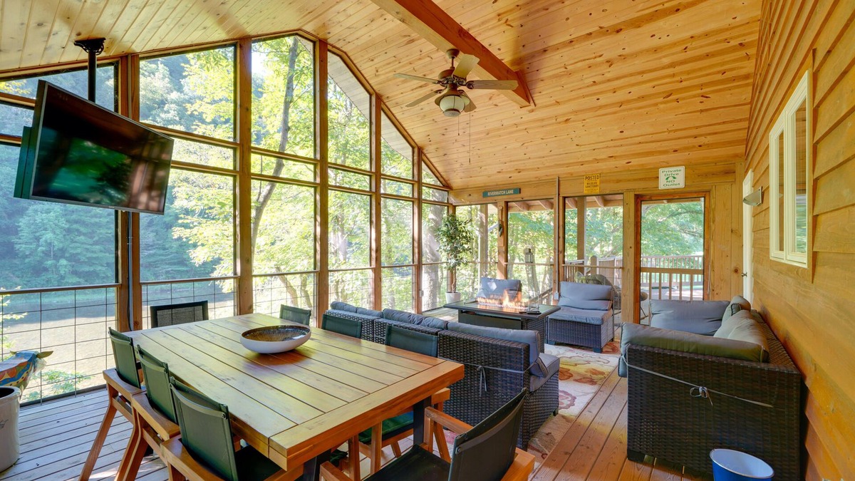Marlinton Cabin | Riverfront West Virginia Cabin w/Screened-In Deck