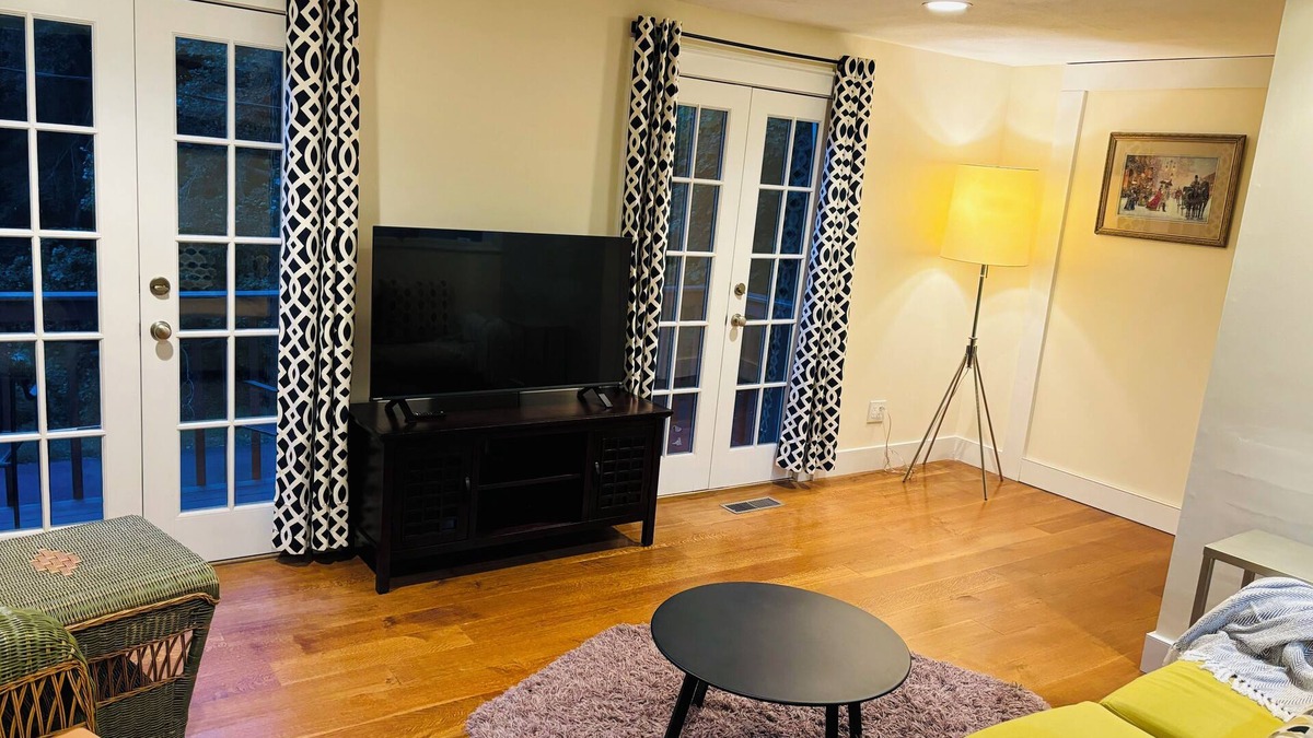 Weston House | Riverfront Weston Home-1 Hr to NYC.Easy access to restaurants, I-95 & Parkway
